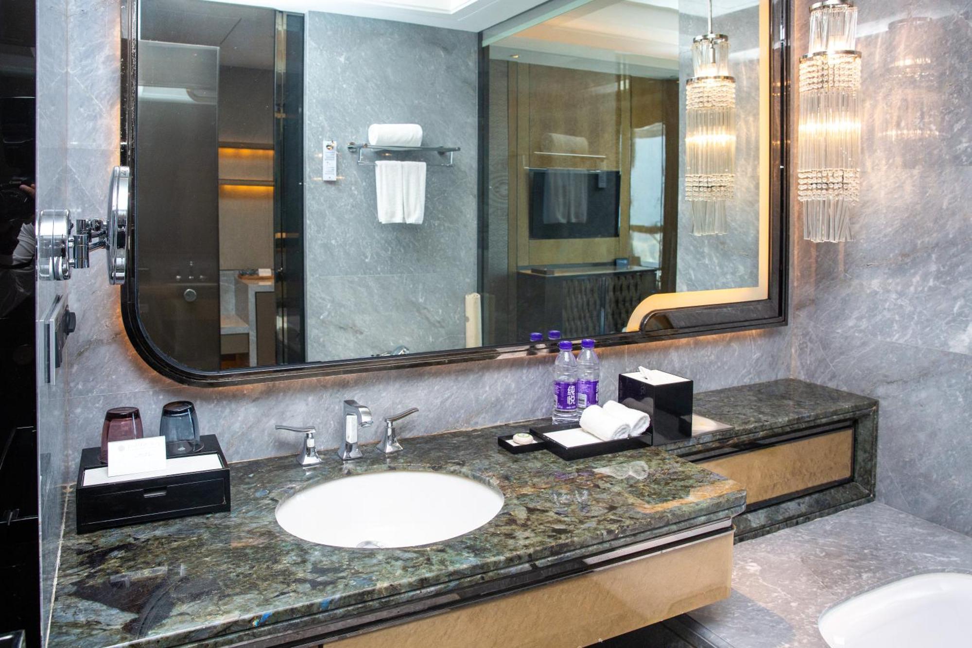 Hotel Pullman Yantai Center Esterno foto
